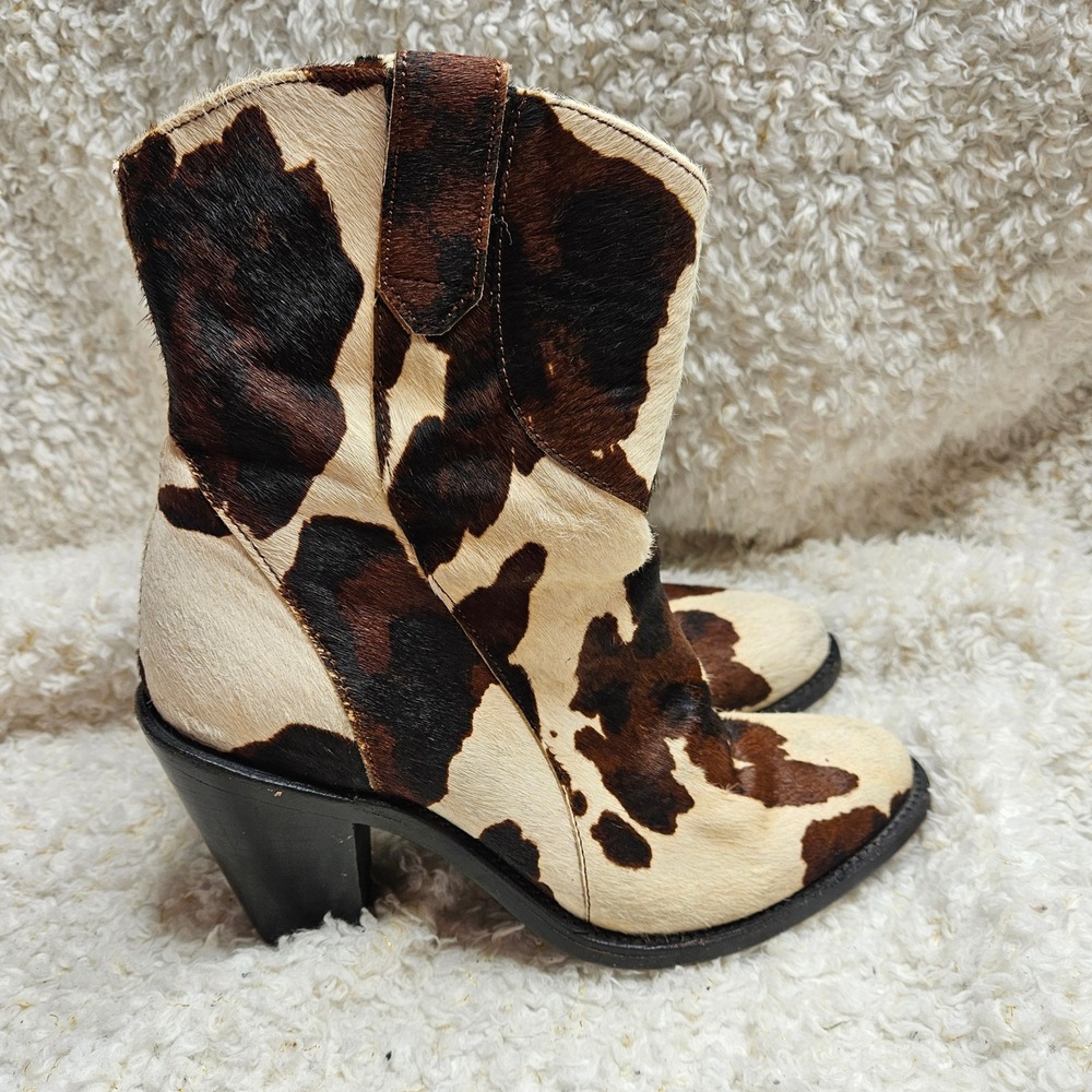 Frye Rare Mustang Seam Short Cow Print Animal Hair‎ Ankle Boots sz 8